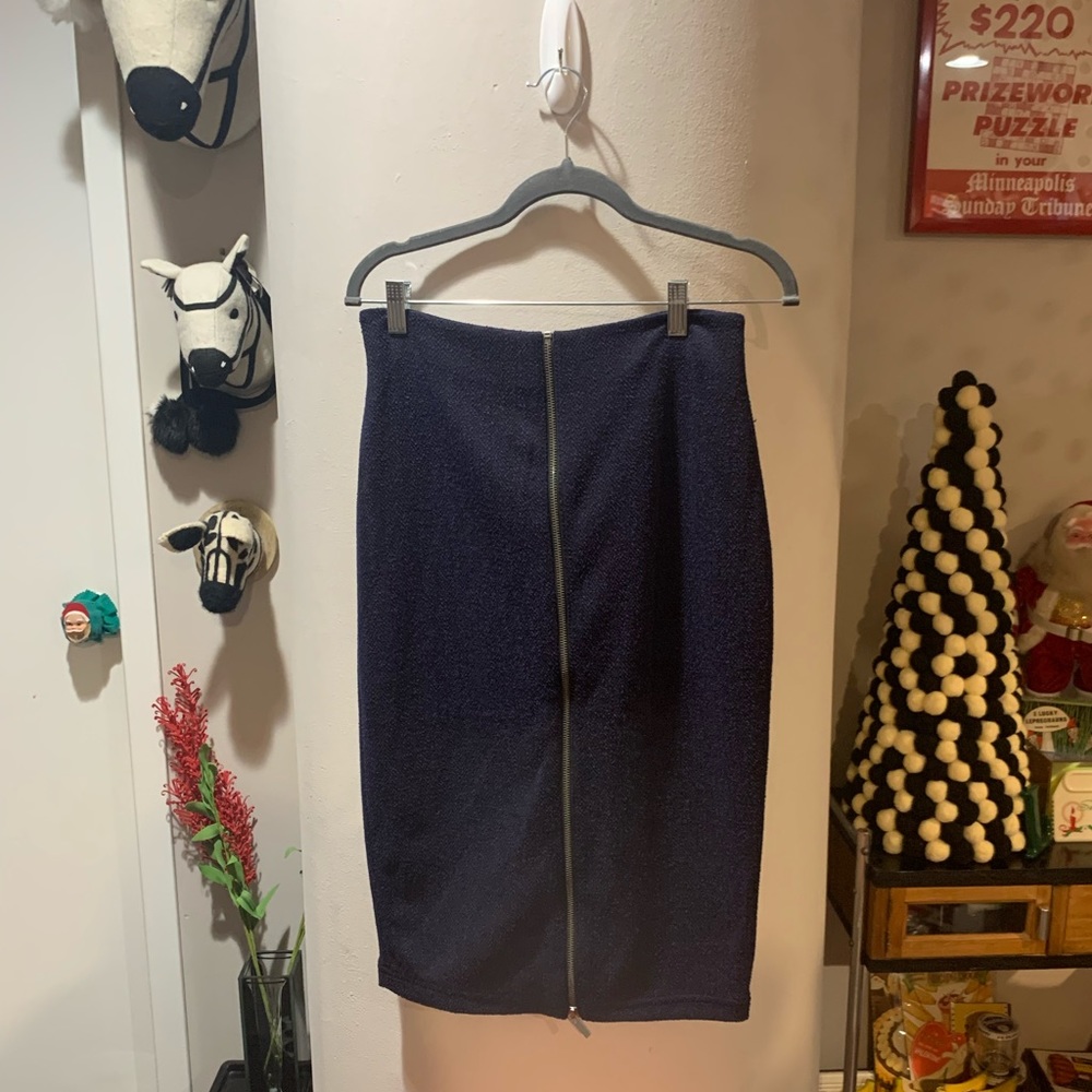 Front-zipper pencil skirt, navy & blue textured Halogen Sz 6. With tags